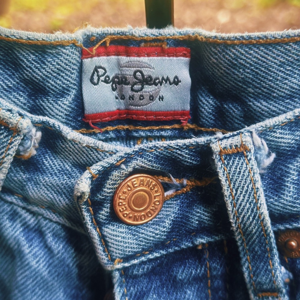 PEPE LONDON triple button high waisted jeans!!